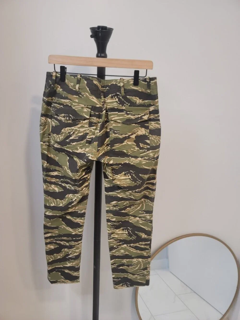 Nili Lotan Women's Jenna Pants Size 6 Green Cotton Twill Tiger Print Camo - Picture 3 of 9